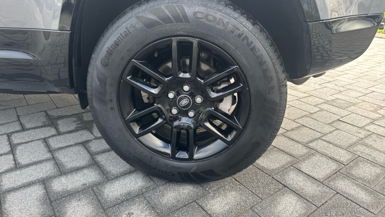 Land Rover Defender 3.0 D250 X-Dynamic SE 110 5dr Auto Diesel Estate